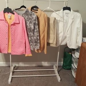 Women:  3 JACKETS AND 1 SWEATSHIRT